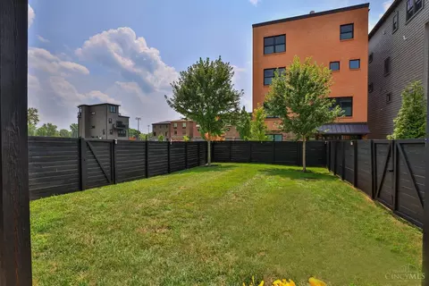 Exterior - 2907 Riverside Dr, Cincinnati, OH 45226 photo 7 of 13