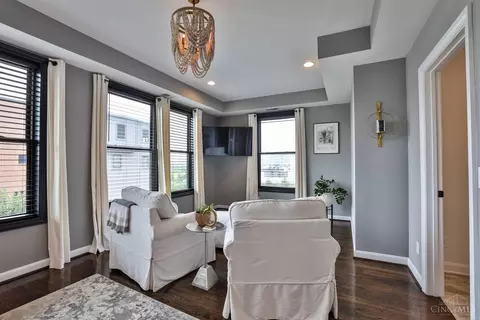 Living - 2907 Riverside Dr, Cincinnati, OH 45226 photo 7 of 11