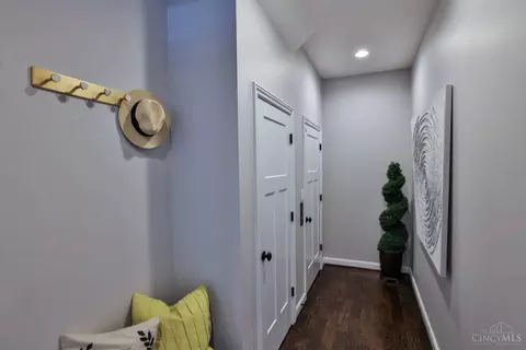Entry Way - 2907 Riverside Dr, Cincinnati, OH 45226 photo 5 of 7