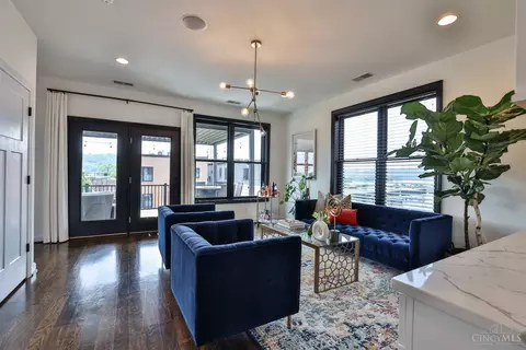 Living - 2907 Riverside Dr, Cincinnati, OH 45226 photo 4 of 11