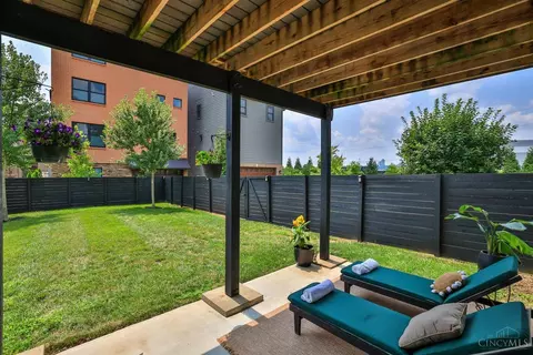 Exterior - 2907 Riverside Dr, Cincinnati, OH 45226 photo 6 of 13