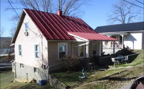 517 Second St, Ripley, OH 45167