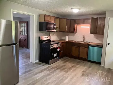 Kitchen - 31 Leslie Ave, Woodlawn, OH 45215 photo 1 of 2
