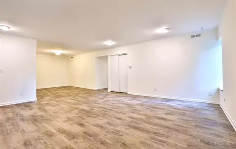 Living - 2111 Sutton Ave #B, Cincinnati, OH 45230 photo 2 of 4