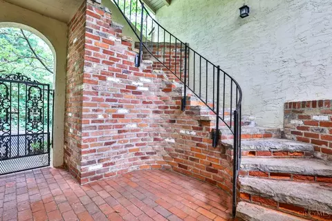 Exterior - 2111 Sutton Ave #B, Cincinnati, OH 45230 photo 5 of 10