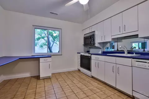 Kitchen - 2111 Sutton Ave #B, Cincinnati, OH 45230 photo 1 of 3