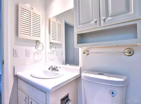 Bath - 2111 Sutton Ave #B, Cincinnati, OH 45230 photo 2 of 3