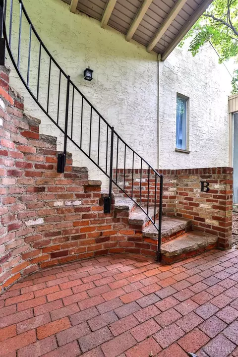 Exterior - 2111 Sutton Ave #B, Cincinnati, OH 45230 photo 4 of 10