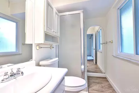Bath - 2111 Sutton Ave #B, Cincinnati, OH 45230 photo 1 of 3