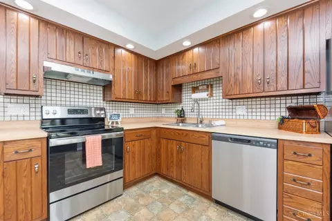 Kitchen - 9341 Coogan Dr, Cincinnati, OH 45231 photo 3 of 5