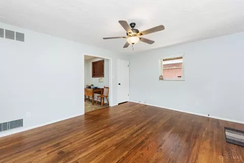 Living - 9341 Coogan Dr, Cincinnati, OH 45231 photo 2 of 3