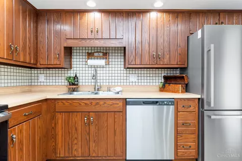 Kitchen - 9341 Coogan Dr, Cincinnati, OH 45231 photo 5 of 5
