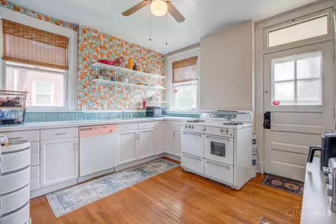 Kitchen - 1000 Overlook Ave, Cincinnati, OH 45238 photo 1 of 4