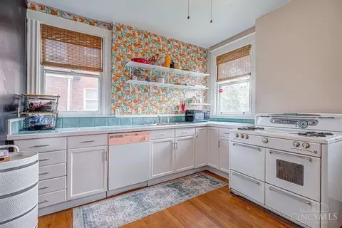 Kitchen - 1000 Overlook Ave, Cincinnati, OH 45238 photo 3 of 4