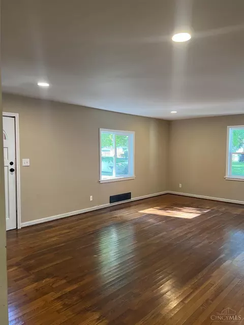 Living - 371 Third St, Williamsburg, OH 45176 photo 1 of 2
