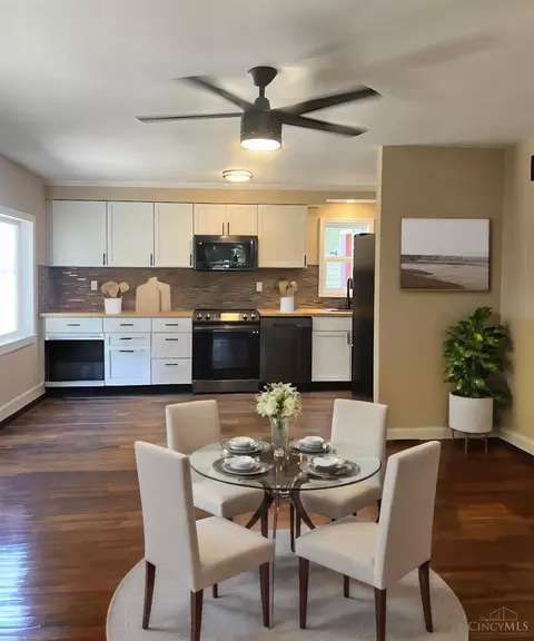 Dining - 371 Third St, Williamsburg, OH 45176 photo 1 of 2