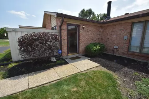 1238 Hollowbrook Dr, Washington Township, OH 45458