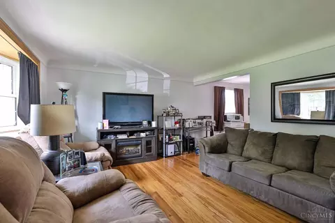 8254 Bobolink Dr, Cincinnati, OH 45231 photo 4