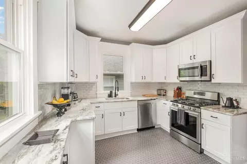 Kitchen - 4101 Watterson St, Cincinnati, OH 45227 photo 3 of 3