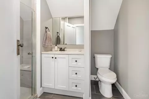 Bath - 4101 Watterson St, Cincinnati, OH 45227 photo 3 of 4