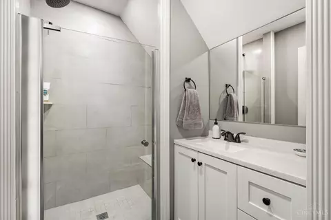 Bath - 4101 Watterson St, Cincinnati, OH 45227 photo 2 of 4