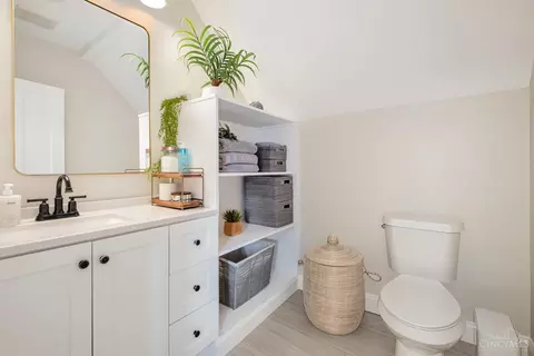Bath - 4101 Watterson St, Cincinnati, OH 45227 photo 4 of 4
