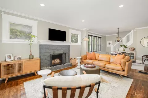 Living - 4101 Watterson St, Cincinnati, OH 45227 photo 1 of 2