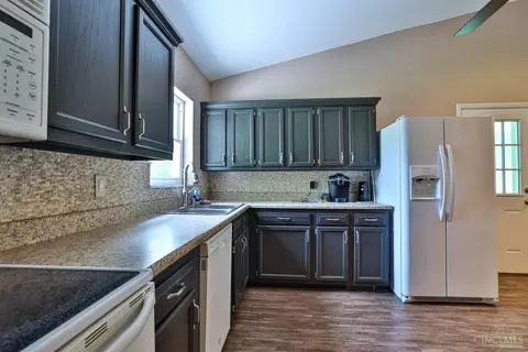 Kitchen - 2176 Pinney Ln, Cincinnati, OH 45231 photo 2 of 2