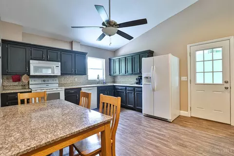 Kitchen - 2176 Pinney Ln, Cincinnati, OH 45231 photo 1 of 2