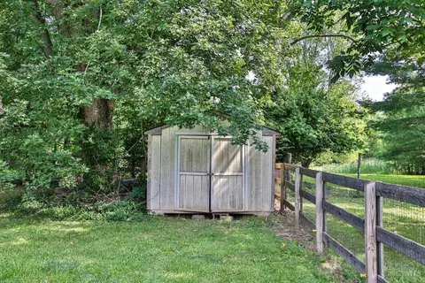 Exterior - 2176 Pinney Ln, Cincinnati, OH 45231 photo 9 of 11