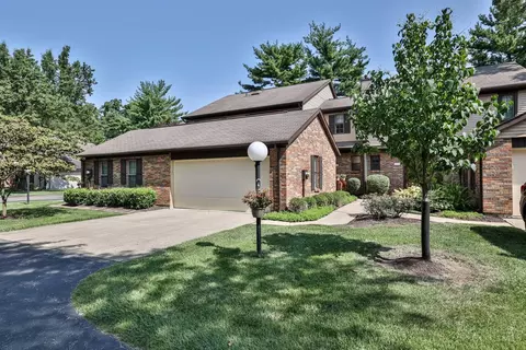 272 Carriage Circle Dr, Springdale, OH 45246