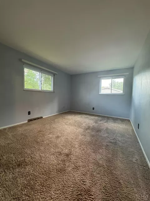 Bedroom - 933 Conca St, Cincinnati, OH 45218 photo 10 of 11