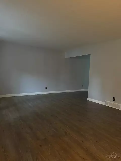 Living - 933 Conca St, Cincinnati, OH 45218 photo 1 of 6
