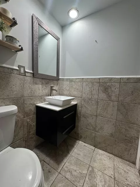 Bath - 933 Conca St, Cincinnati, OH 45218 photo 6 of 9