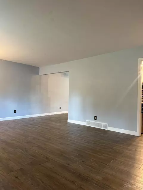 Living - 933 Conca St, Cincinnati, OH 45218 photo 3 of 6