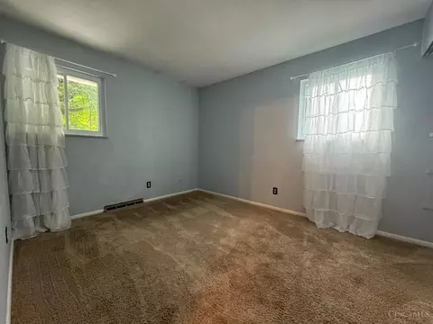 Bedroom - 933 Conca St, Cincinnati, OH 45218 photo 9 of 11
