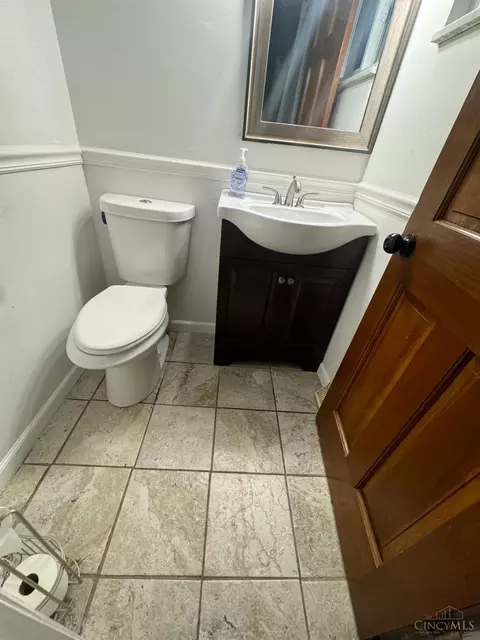 Bath - 933 Conca St, Cincinnati, OH 45218 photo 1 of 9