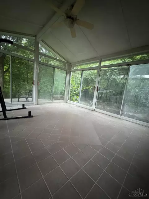 Exterior - 933 Conca St, Cincinnati, OH 45218 photo 6 of 9
