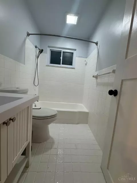 Bath - 933 Conca St, Cincinnati, OH 45218 photo 8 of 9