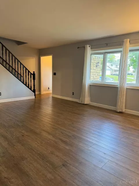 Living - 933 Conca St, Cincinnati, OH 45218 photo 2 of 6