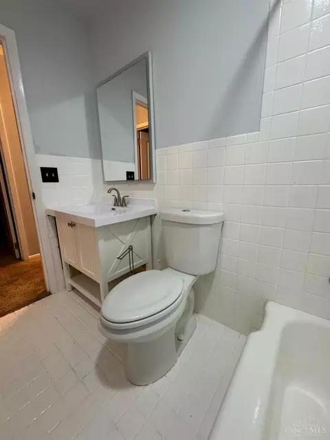 Bath - 933 Conca St, Cincinnati, OH 45218 photo 9 of 9