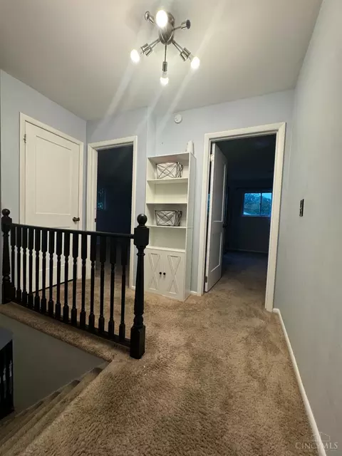Entry Way - 933 Conca St, Cincinnati, OH 45218 photo 3 of 8