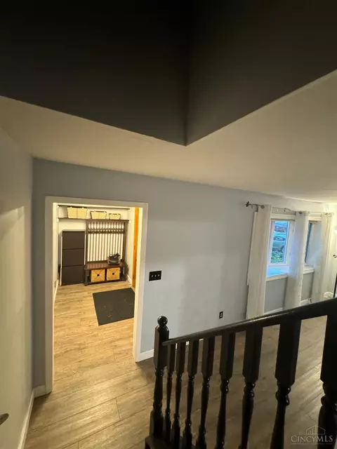 Entry Way - 933 Conca St, Cincinnati, OH 45218 photo 7 of 8