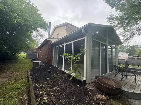 Exterior - 933 Conca St, Cincinnati, OH 45218 photo 4 of 9