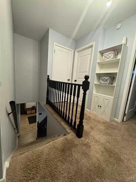 Entry Way - 933 Conca St, Cincinnati, OH 45218 photo 5 of 8