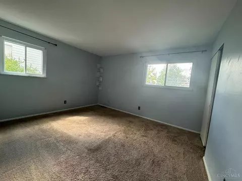 Bedroom - 933 Conca St, Cincinnati, OH 45218 photo 2 of 11