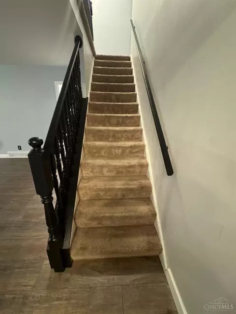 Entry Way - 933 Conca St, Cincinnati, OH 45218 photo 2 of 8