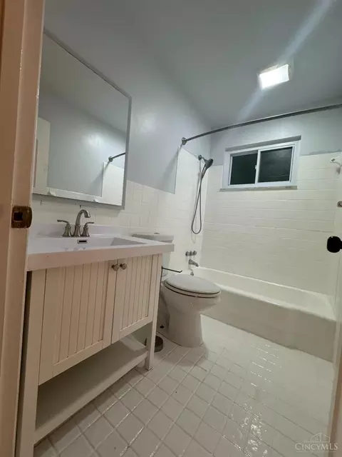 Bath - 933 Conca St, Cincinnati, OH 45218 photo 7 of 9
