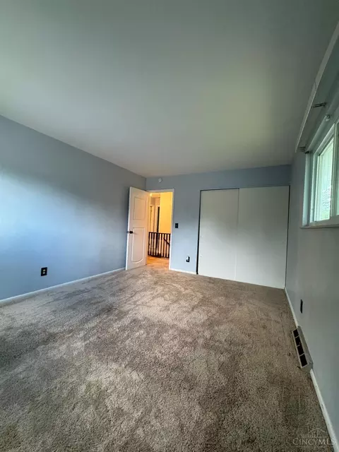 Bedroom - 933 Conca St, Cincinnati, OH 45218 photo 7 of 11