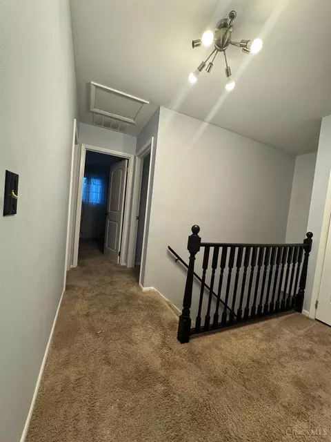 Entry Way - 933 Conca St, Cincinnati, OH 45218 photo 4 of 8